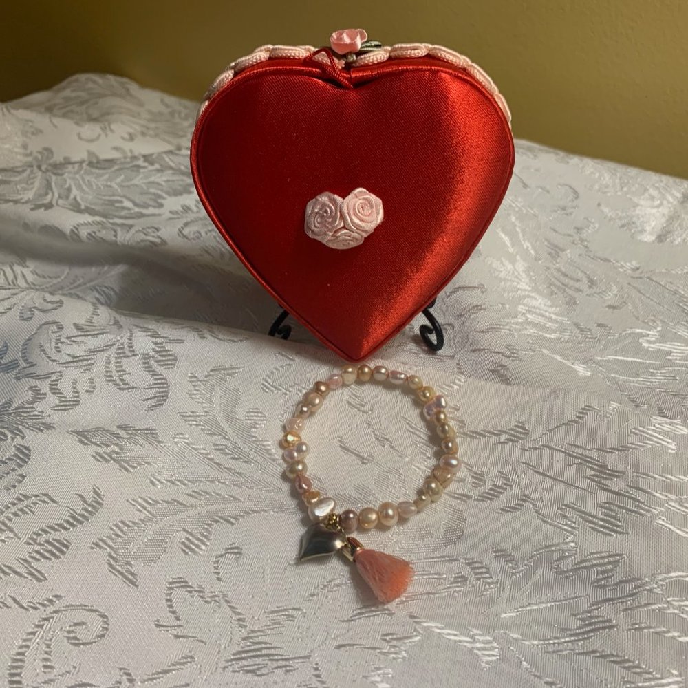 Pearl Bracelet & Red Satin Heart Container - Picture 1 of 6